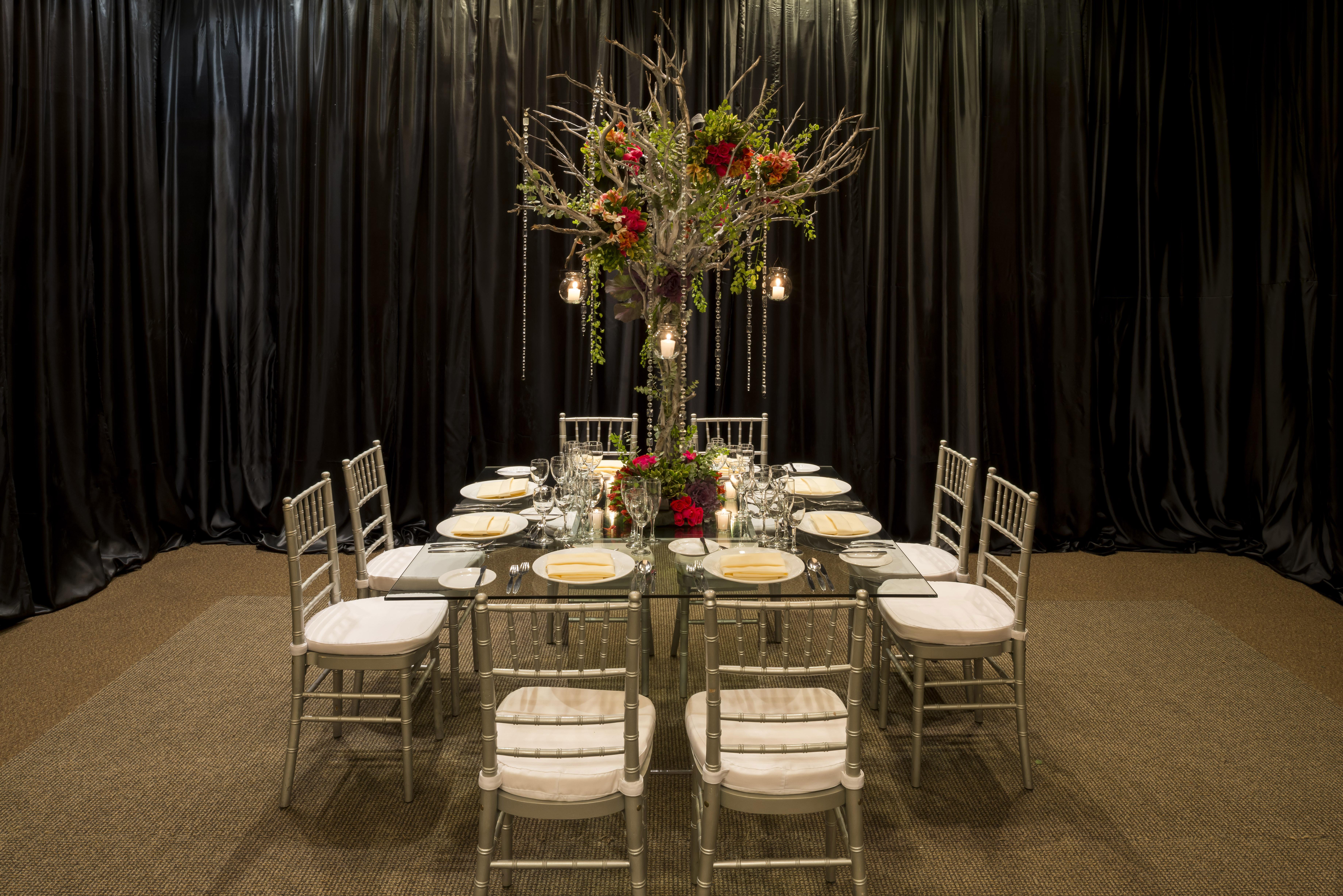 Camino Real Santa Fe Hotell Mexico City Exteriör bild A table set for a formal dinner