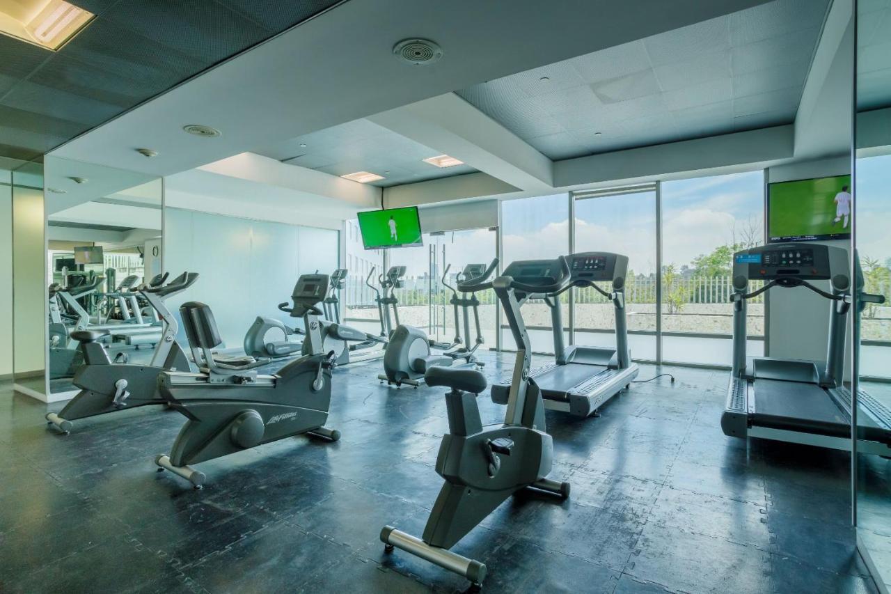Camino Real Santa Fe Hotell Mexico City Exteriör bild The gym at the hotel