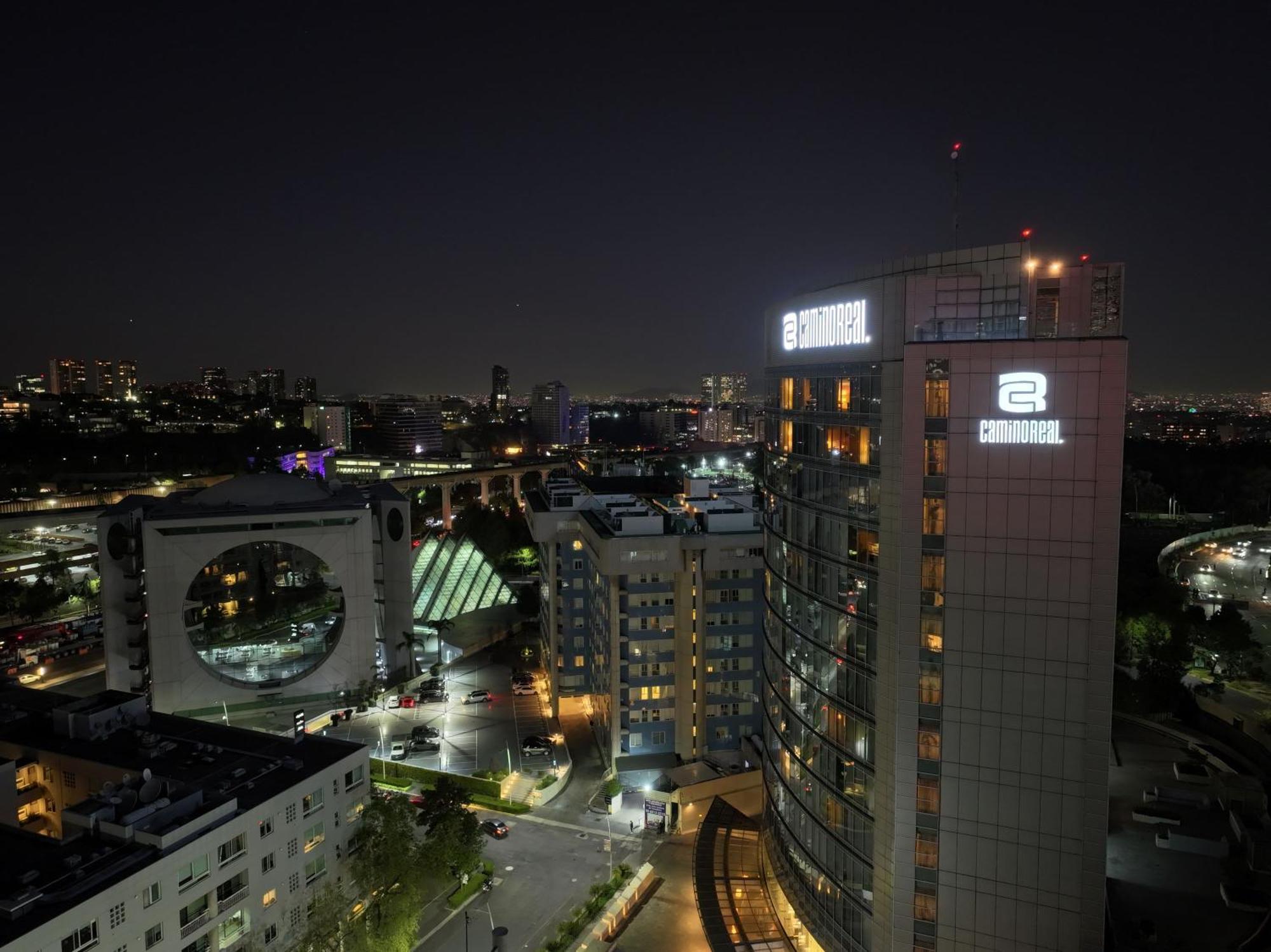 Camino Real Santa Fe Hotell Mexico City Exteriör bild View of the complex at night